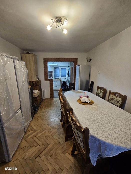 Casa pe parter 3 camere, teren 390 mp. Stefanesti , stradal