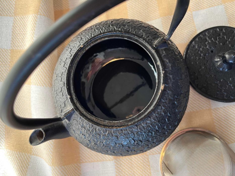 Set ceainic japonez cu 4 cesti din fonta