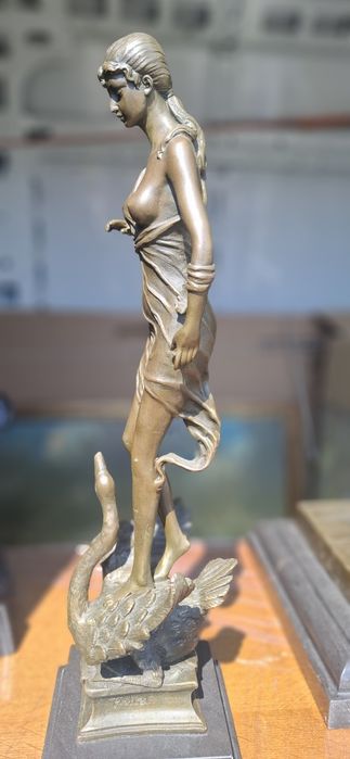 Бронзова статуетка