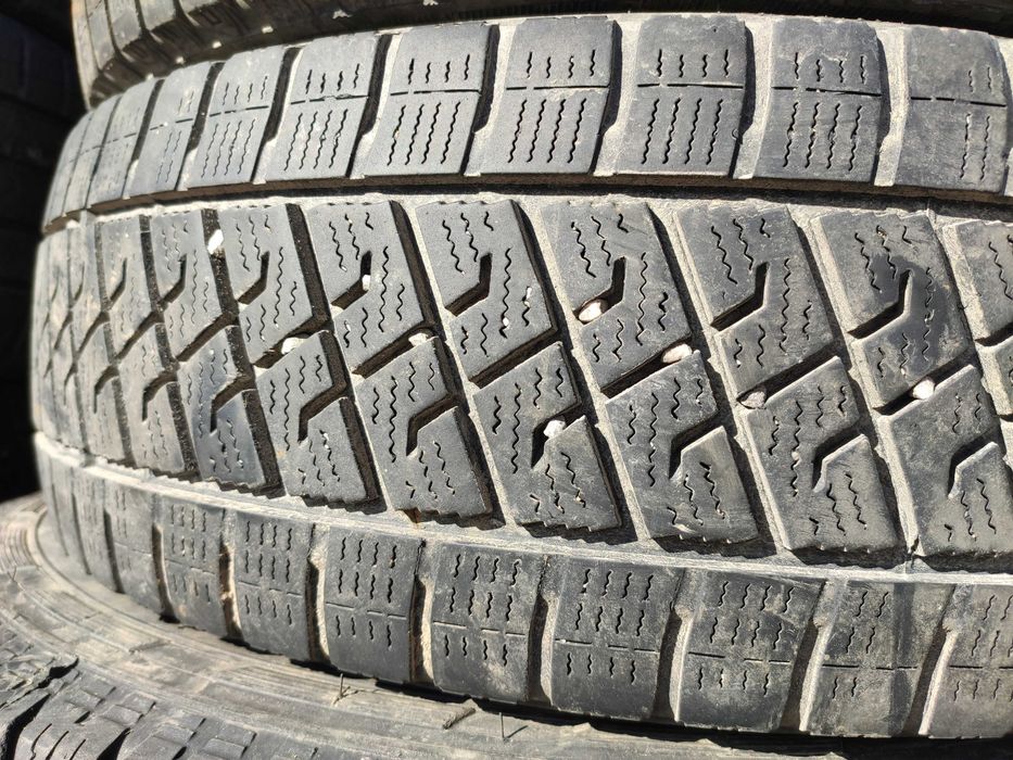 2бр Зимни гуми за бус 205 70 15 C - Lassa