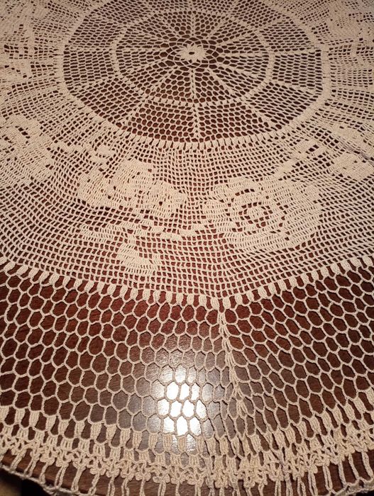 Нова голяма покривка за кръгла маса