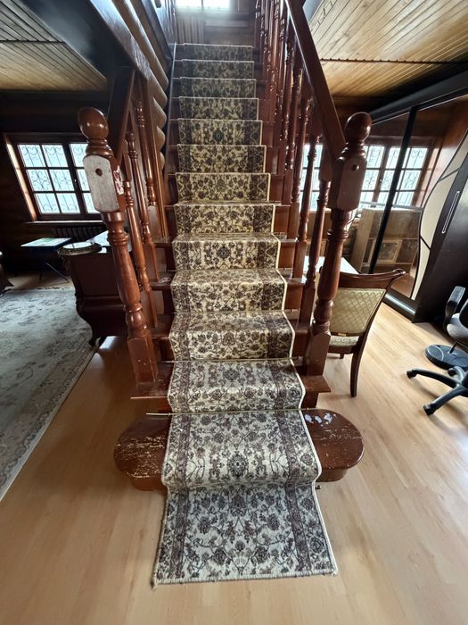 Матрас ,стол детский ,ковры ,обувница