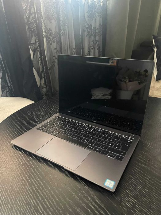 Laptop Huawei Matebook MACH W19 I5 8th gen - DEFECT / Pentru piese -