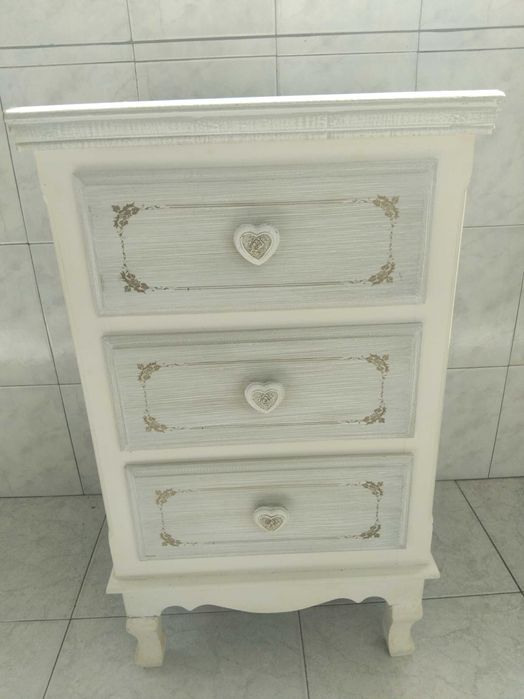 Винтидж дървено шкашфче