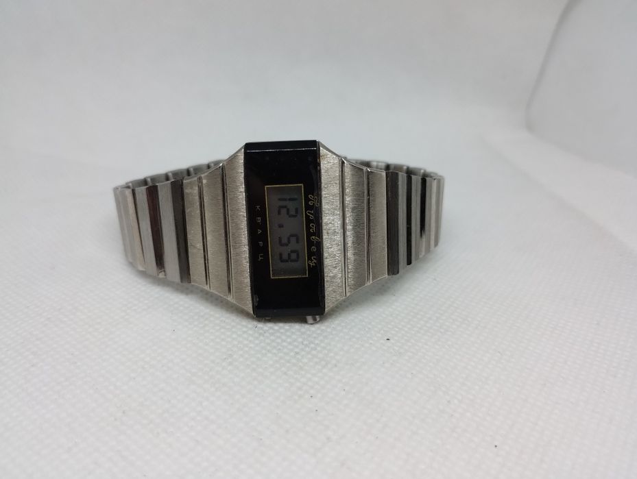 Електронен часовник Правец Кварц XI конгрес БКП Made in Bulgaria 1976