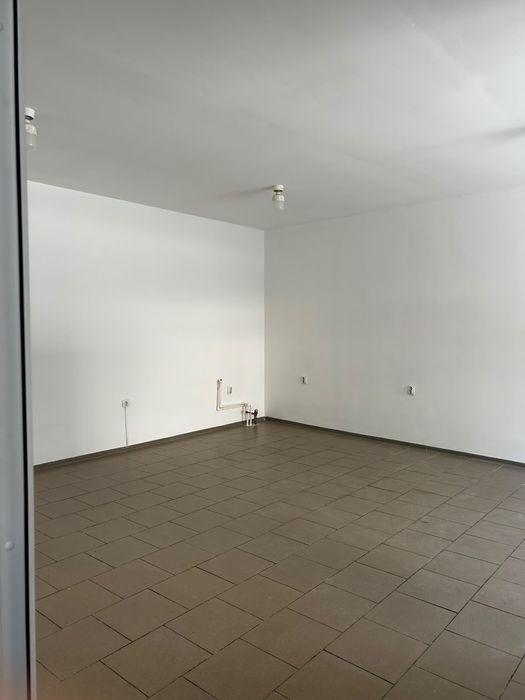 Închiriez Spațiu Comercial