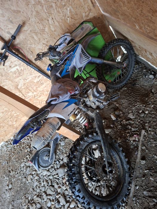 Vând cros 125cc  urgent preț 16 milioane  negociabil