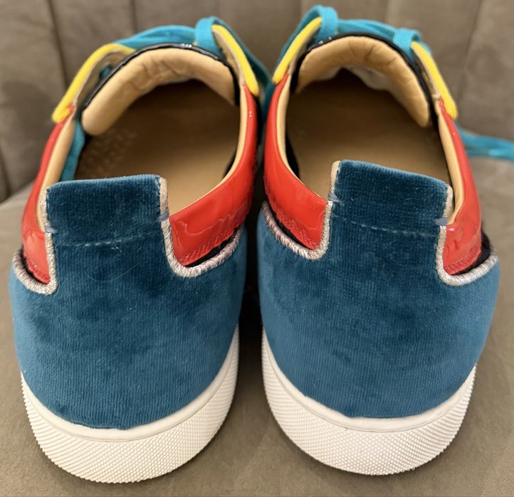 Christian Louboutin Autentic 44