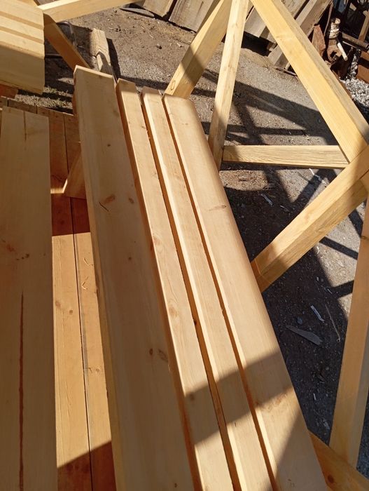 Лавачки и стол из дерева