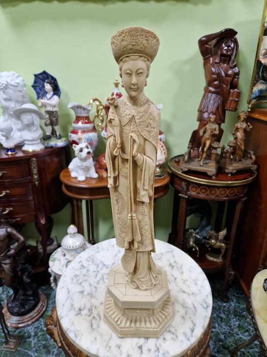 Чудесна голяма азиатска фигура статуетка