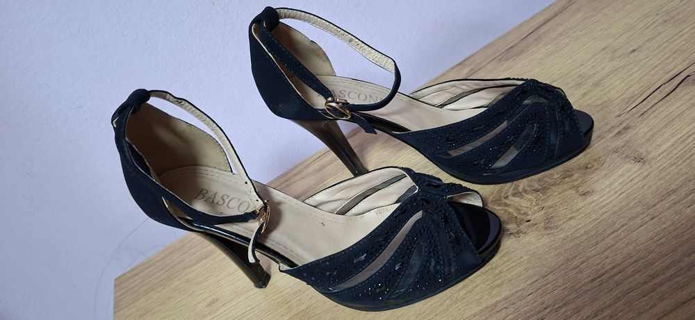 Продаётся женская обувь 39 размер