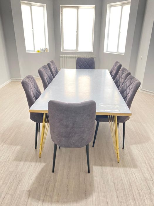 Стол со стульями