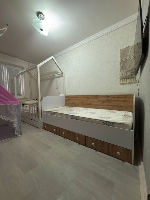 Кровать с матрасом