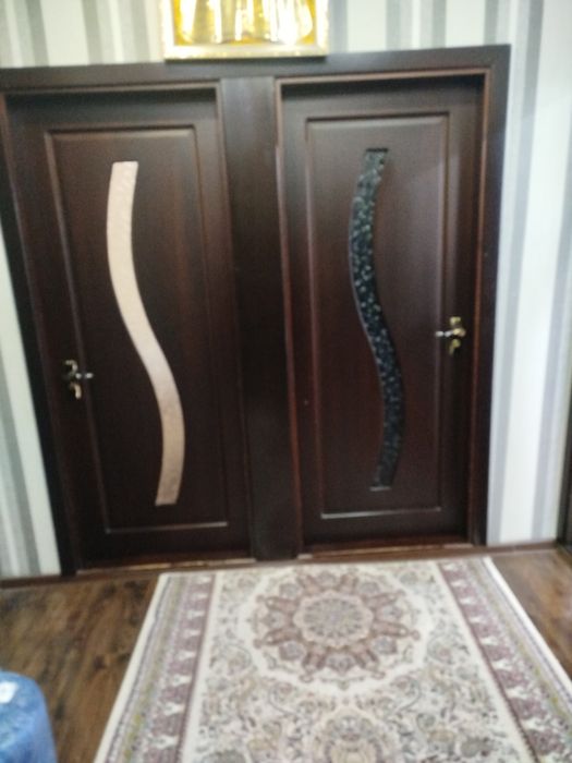 Тахта эшиклар сотилади.