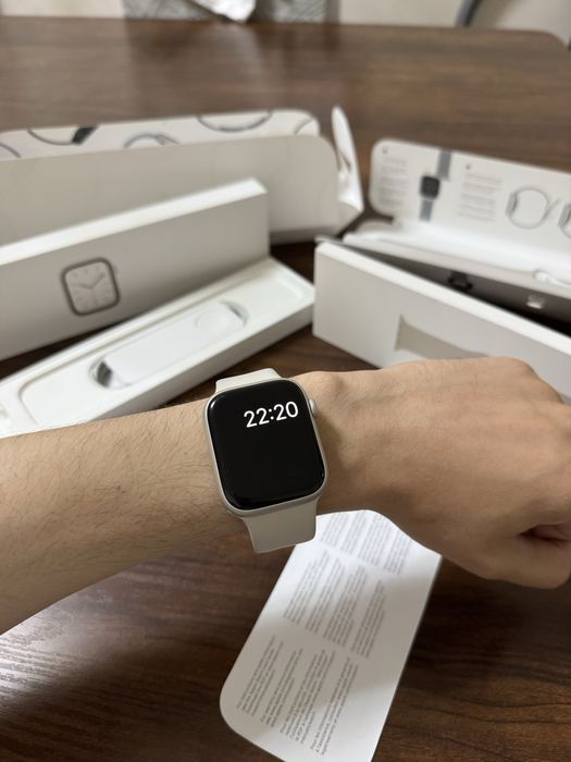 Apple watch series 7/45 starlight