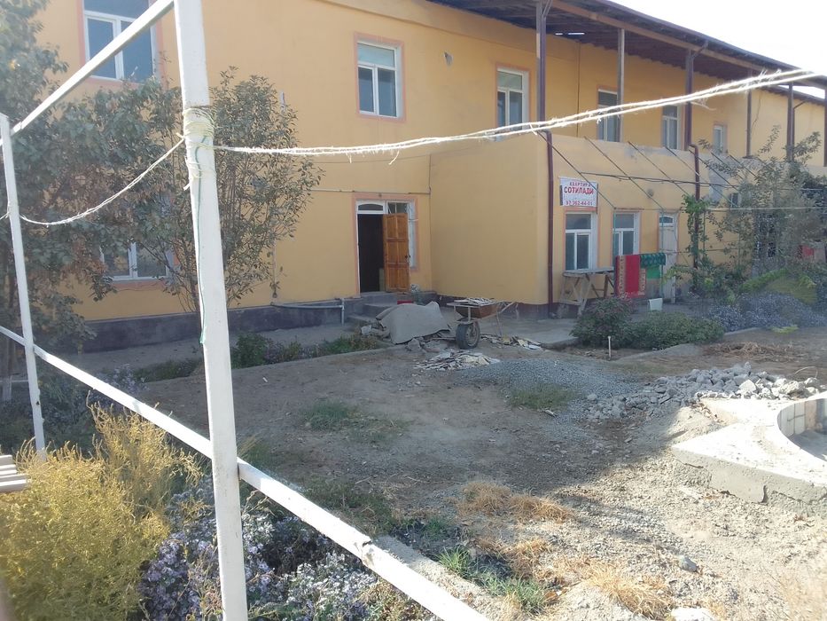 Urganch shaharida 120 kv sotiladi