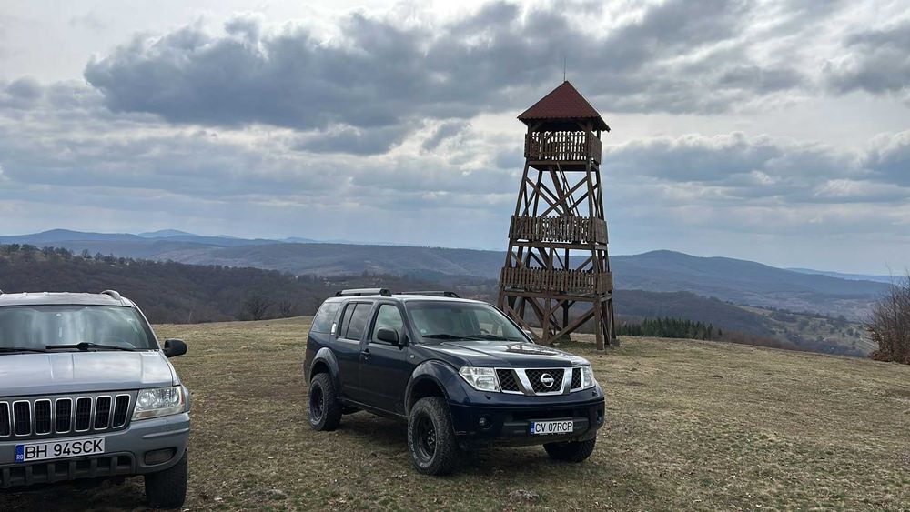 Nissan Pathfinder R51 Overland 4x4, Lift +5 cm – schimb cu XJ/WJ/Patrol