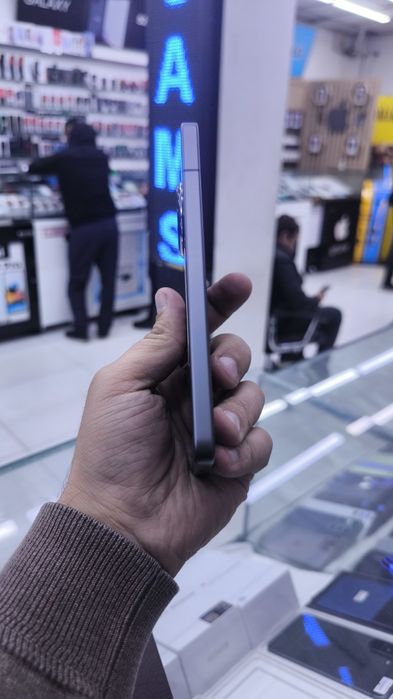 poco F7 pro 12/256 qora