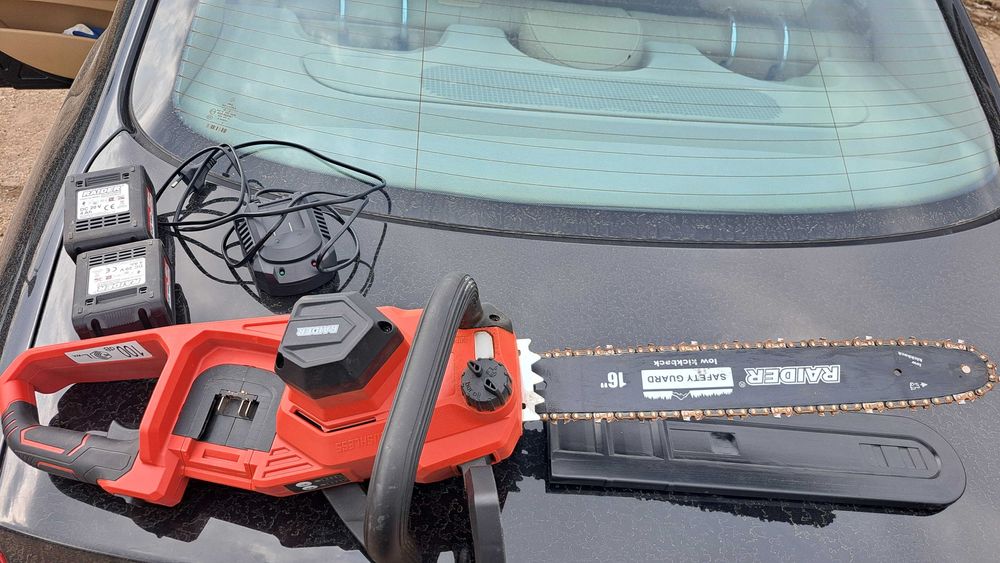 Акумулаторен трион Raider