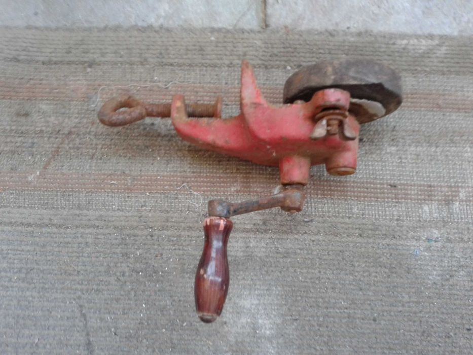 -свещници,котлони газ-менгеме.,ръчен шмиргел/стол шезлонг