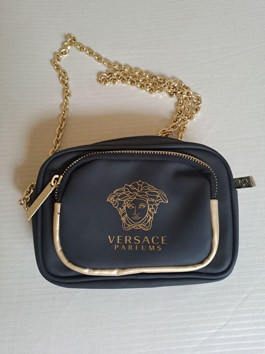 Чисто нова оригинална чантичка