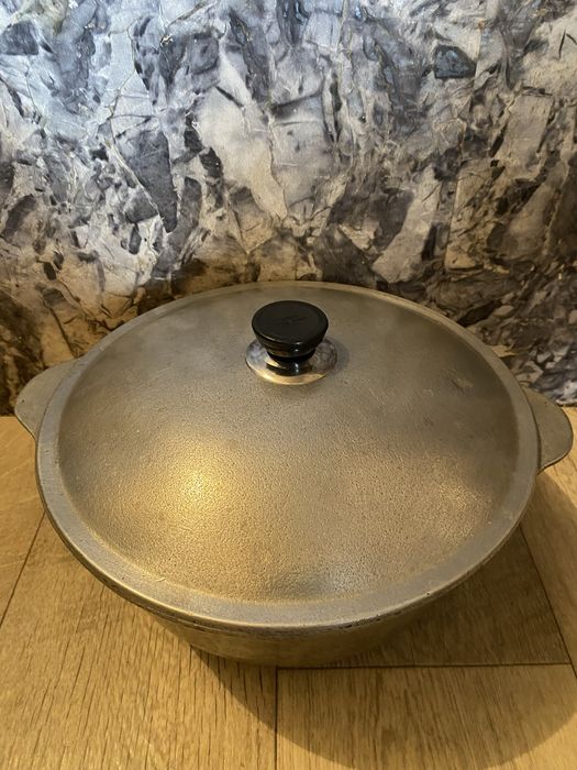 Казан чугун тяжелый 10л торга нет цена окончательная