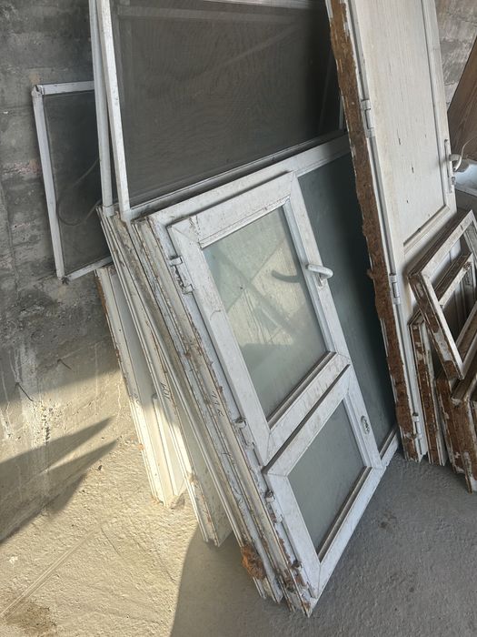 Пластик терезелер сатылады