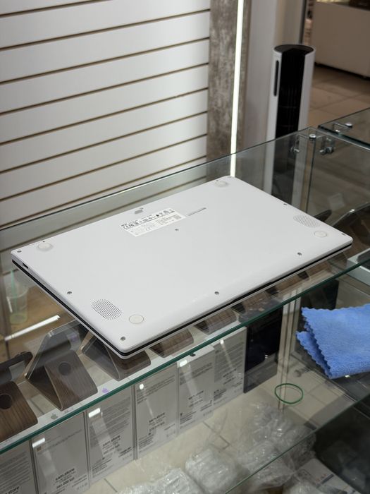 Asus E510 Celeron 8GB/256GB