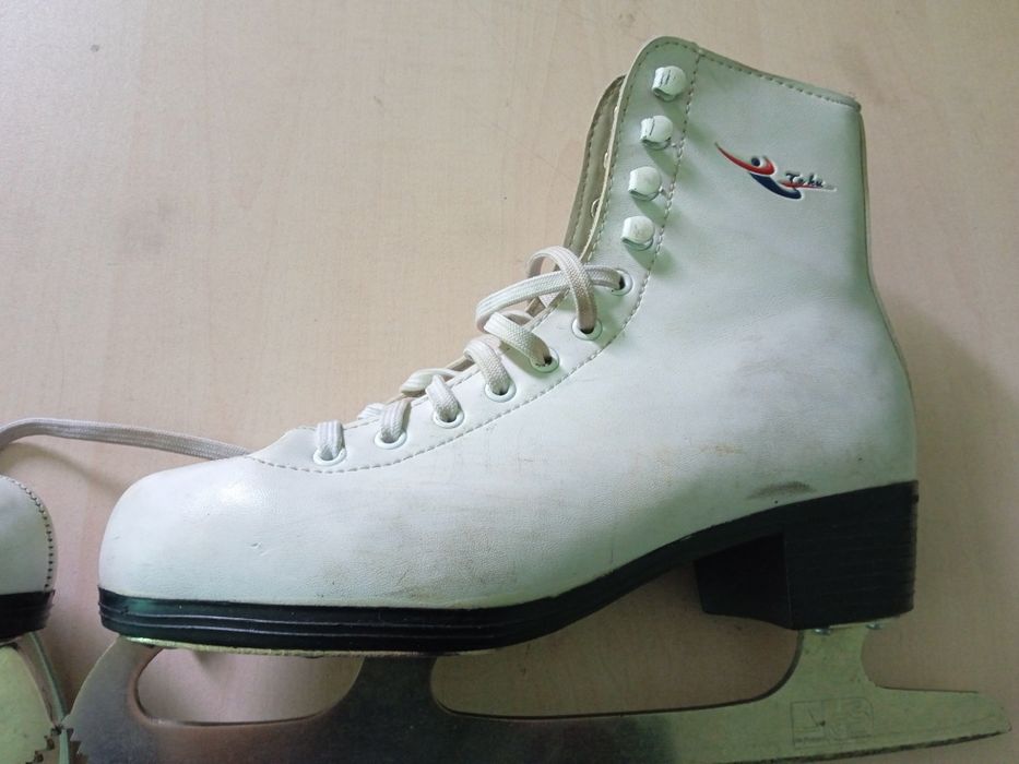 Продам коньки 37 размер