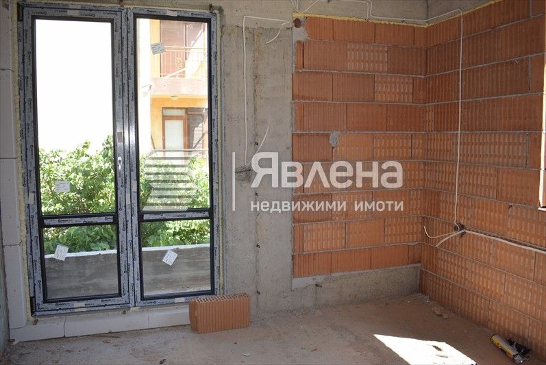 Продава се Двустаен апартамент в Царево - 60 кв.м за 1165 €/кв.м - Снимка #1