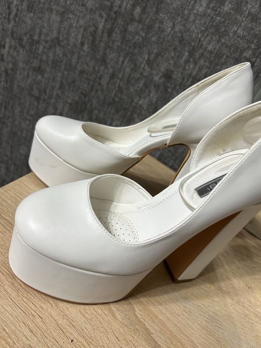 Продам туфли на высоком каблуке