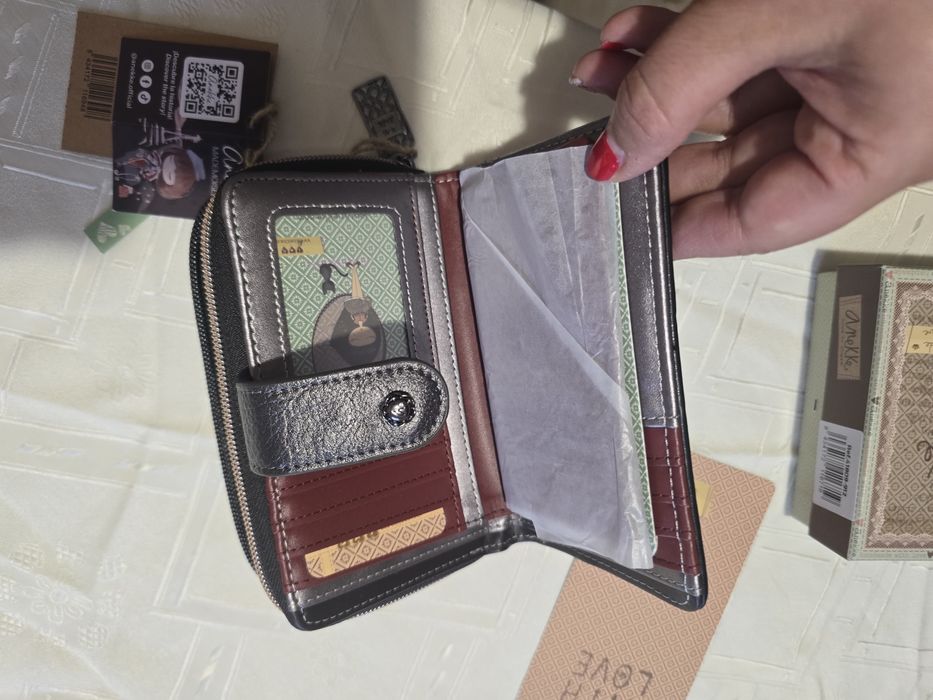 Ново дамско портмоне Анекее