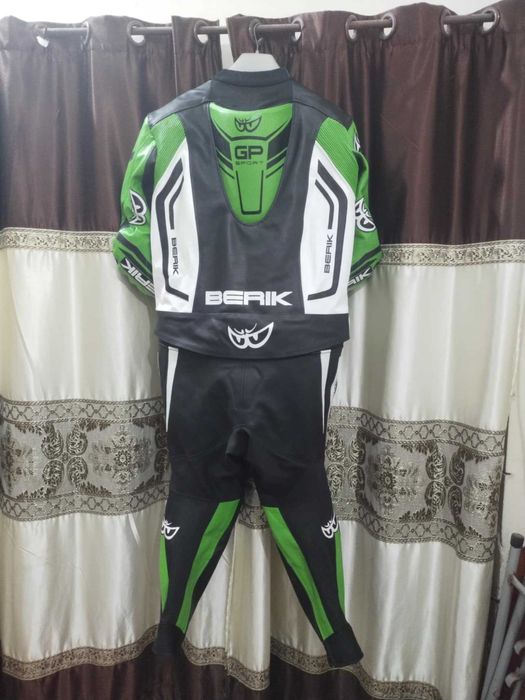 Berik EU60 Кожен екип от 2 части