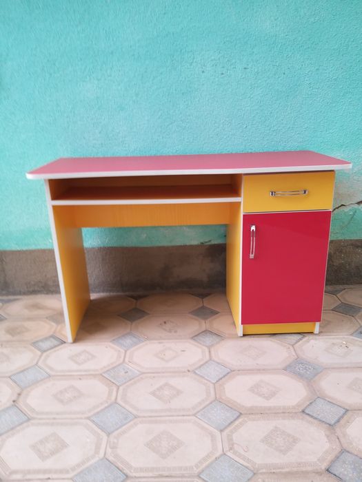 Продается мебель для салона красоты.