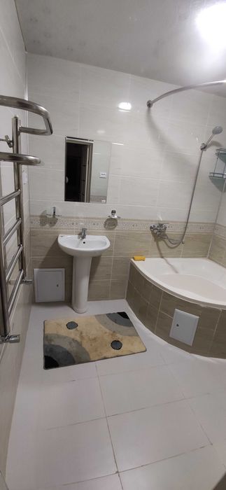 Vokzal kuchada 9 dom 66 kvartira. 2 xonali 97 kv hamma jixozlari bilan