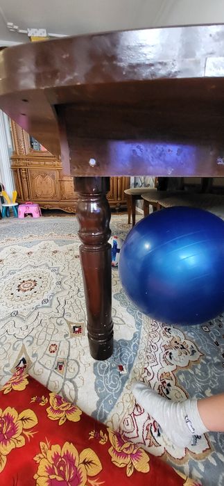 Стол обеденный, большой.