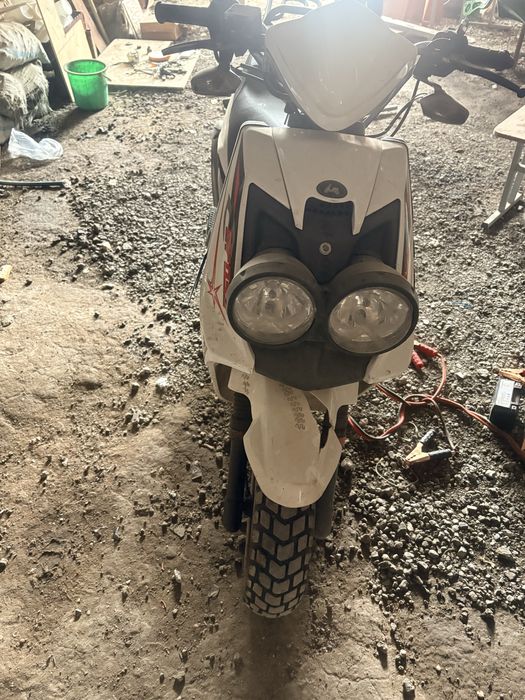 Продам мопед 150 кубов белый