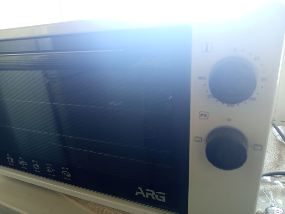 Электрическая духовка в идеальном состоянии.