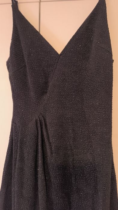 Дълга черна рокля за повод