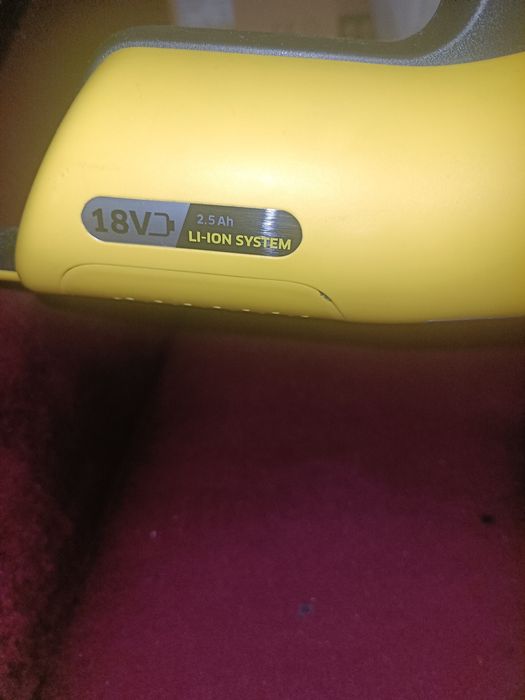 Безжична прахосмукачка Керхер 18v