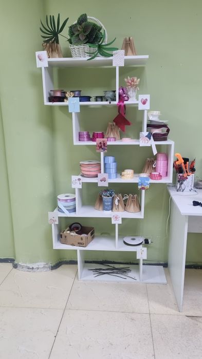 Отдам шкаф, стенды, полки