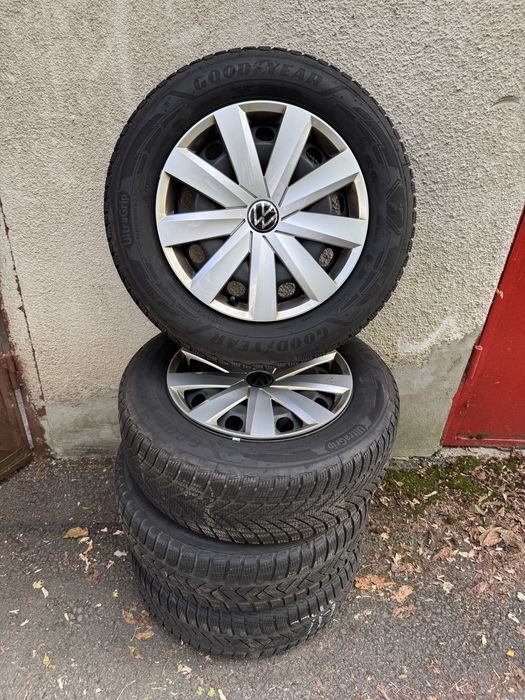 Roti de iarna 215/60/16 + capace VW