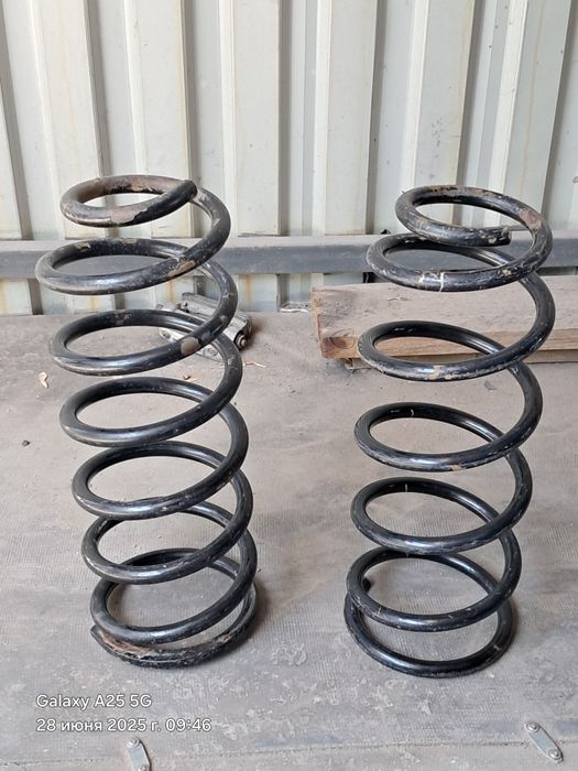 Продам задние пружины