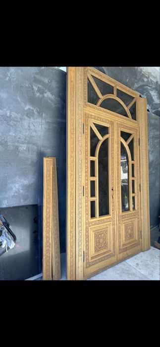 Eshik.Дверь.Yogʻoch eshik.Haqiqiy san’at asari. /Деревянная дверь.