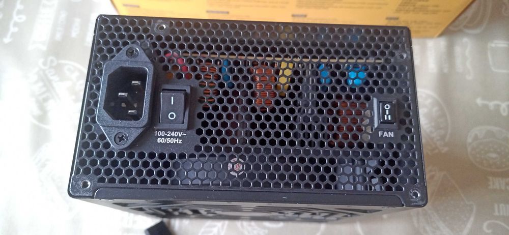 Продавам захранване Super Flower Leadex III 550W