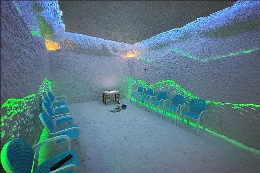 Tuzlixona. (соляная пещера)