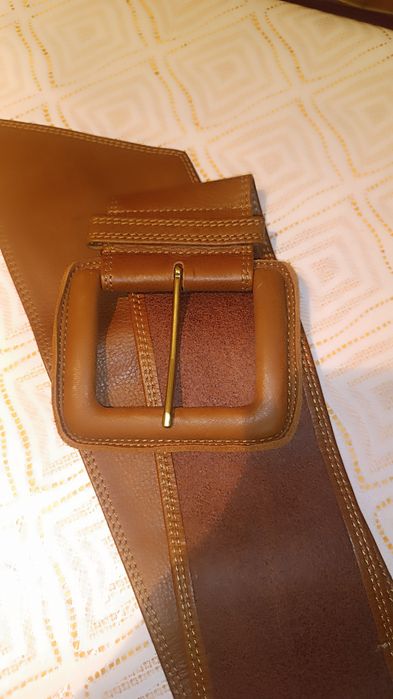 Женский пояс кожаный.