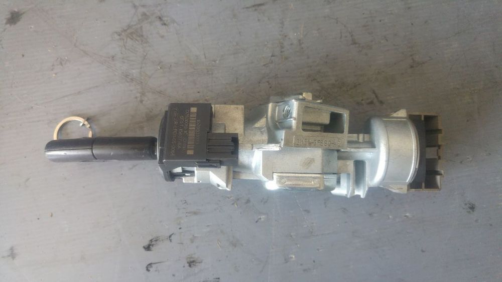contact cu cheie ford focus 3 3m51-3f880-ae