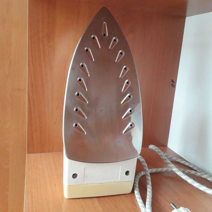 Продам электрический утюг