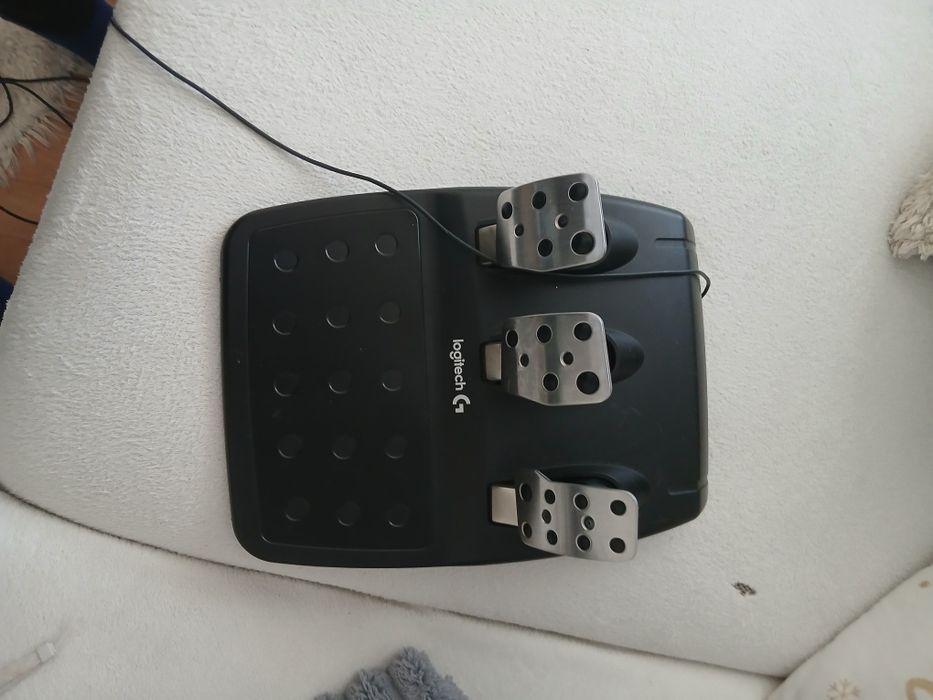 Joc cu volan si pedale pentru Ps 4